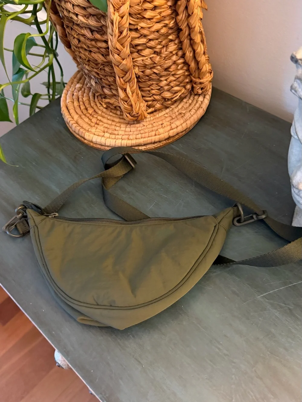 UNIQLO unisex half moon crossbody round mini bag waist bag or crossbody bag.